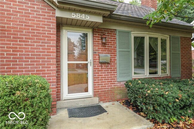 Foto del edificio - 5845 Brouse Ave