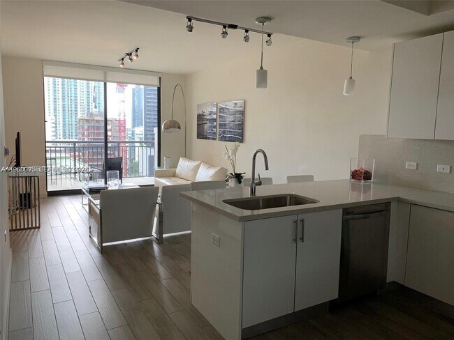 Foto del edificio - 999 SW 1st Ave