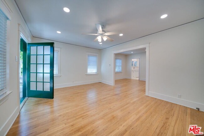 Building Photo - 942 Lincoln Blvd