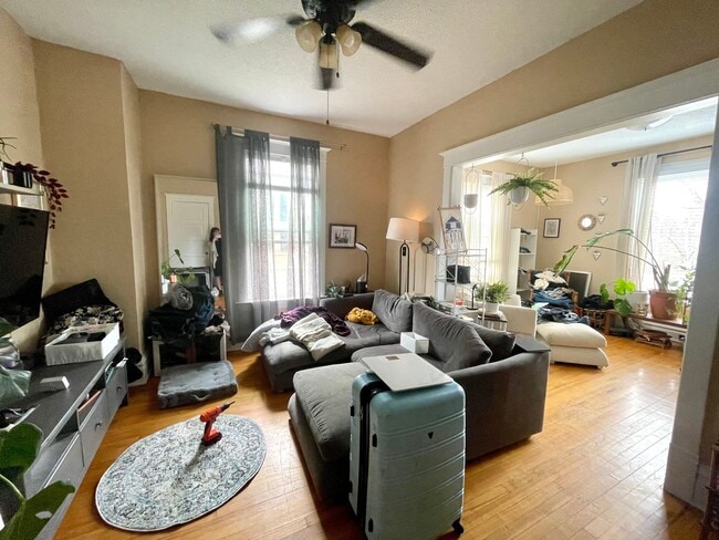 Building Photo - 601 NE Main St