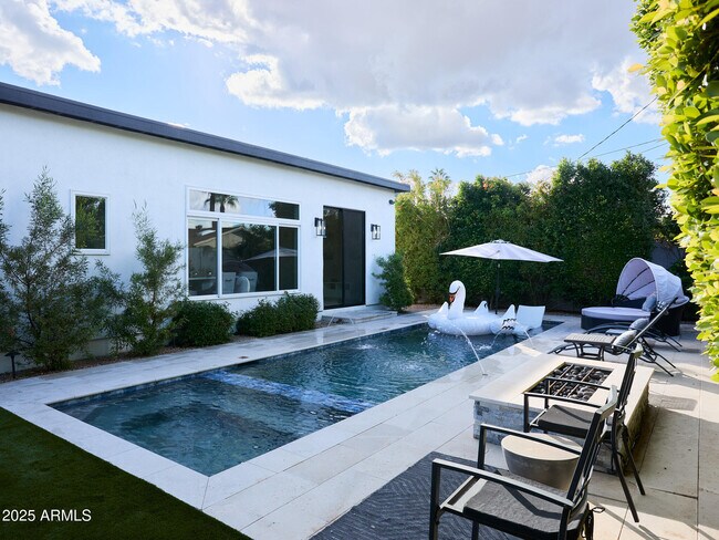 Foto del edificio - 8620 E Plaza Ave