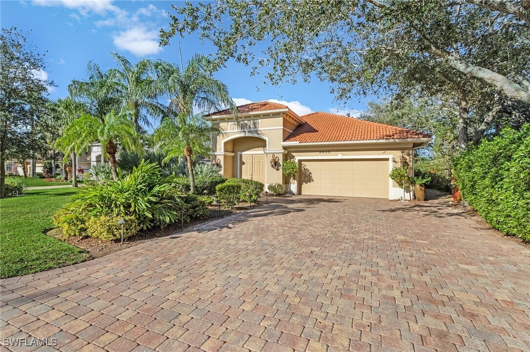 Foto principal - 5030 Rustic Oaks Cir