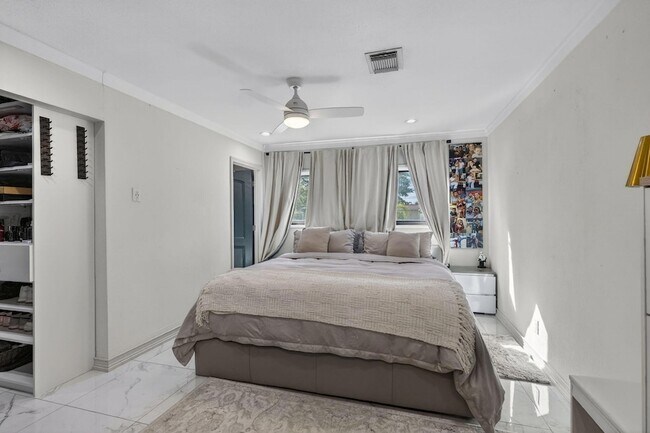 Foto del edificio - 2601 NE 8th Ct