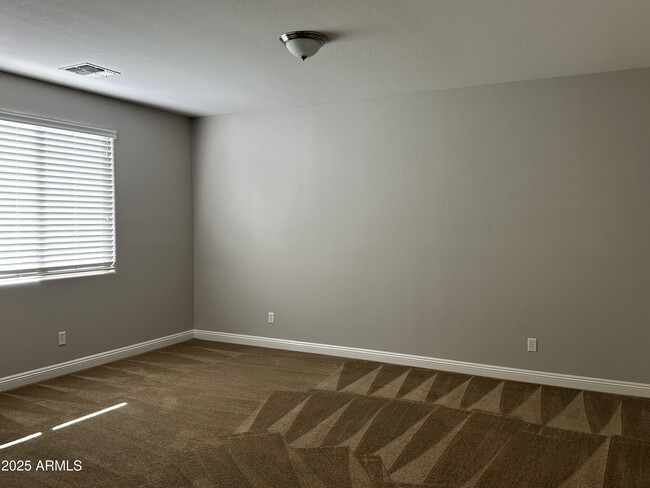 Foto del edificio - 1686 W Paisley Dr