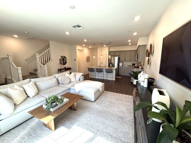 Building Photo - STUNNING THREE BED TWO AND HALF BATH TOWNHOUSE BUILT IN 2021