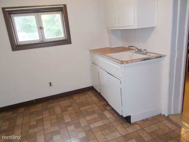 Building Photo - 2 br, 1 bath House - 1024 Woodland NE