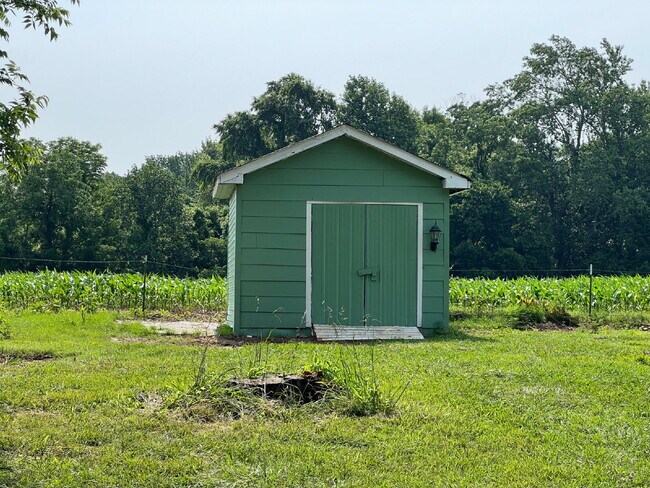 Foto del edificio - For Rent: 3BR, 1BA in the country