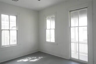 Building Photo - 304 18th St