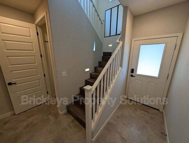 Building Photo - 4021 E Pony Ln