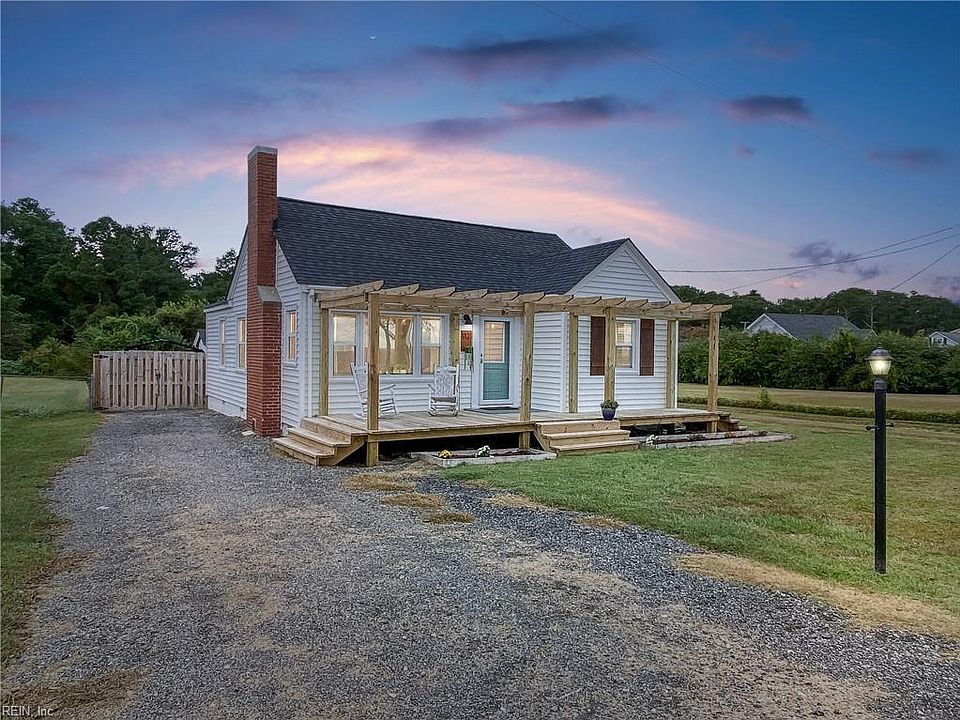 Primary Photo - 1121 Waterlily Rd