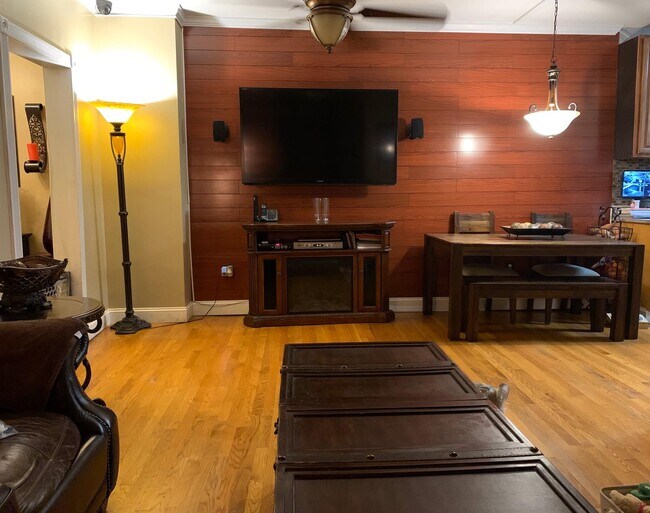 Living room - 90-32 138th Pl