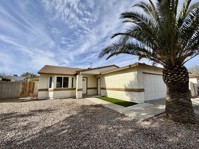 Building Photo - Midvale beauty 3 bed 2 bath