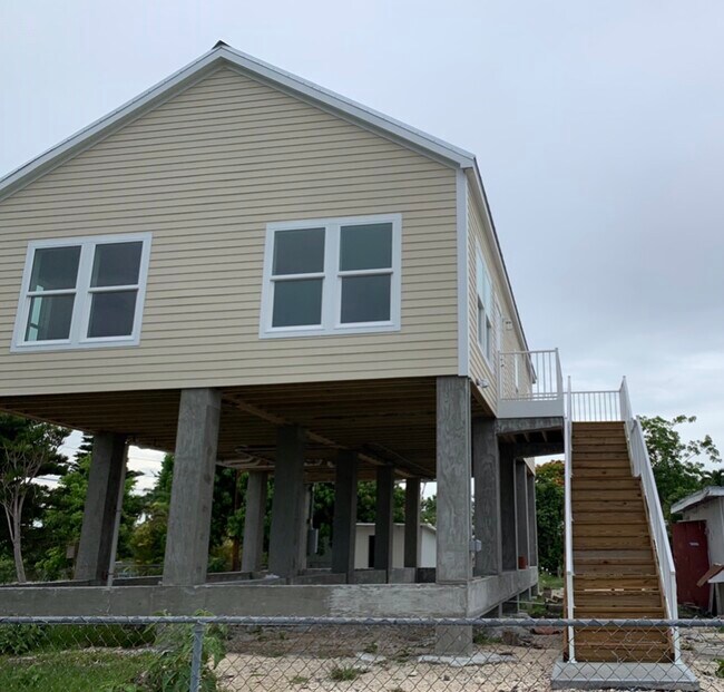 129 Cunningham Ln, Big Pine Key, FL 33043 Apartments Big Pine Key, FL