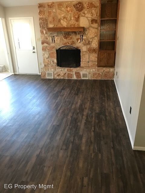 Foto del edificio - 907 Fairway Green Cv