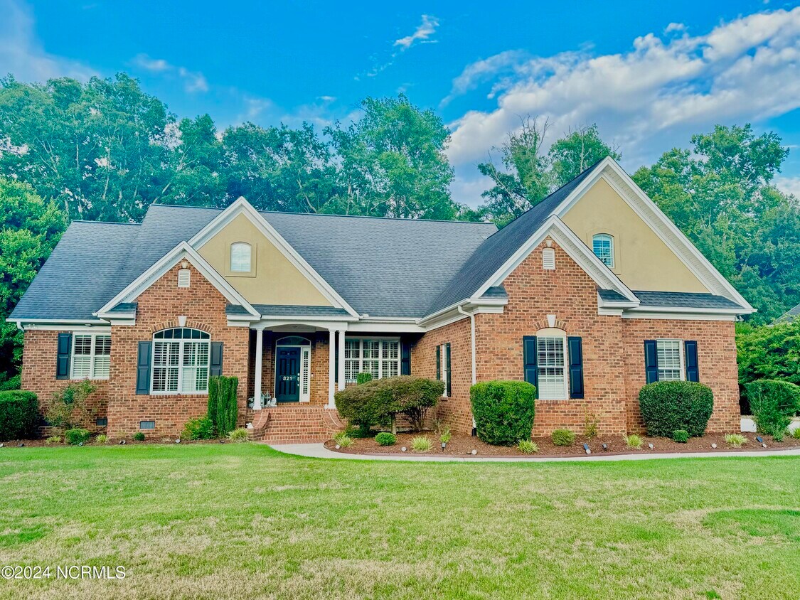 Primary Photo - 321 Golf View Dr