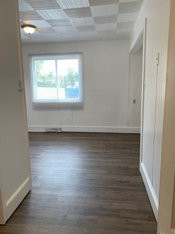 Building Photo - 305 Vincennes Ave