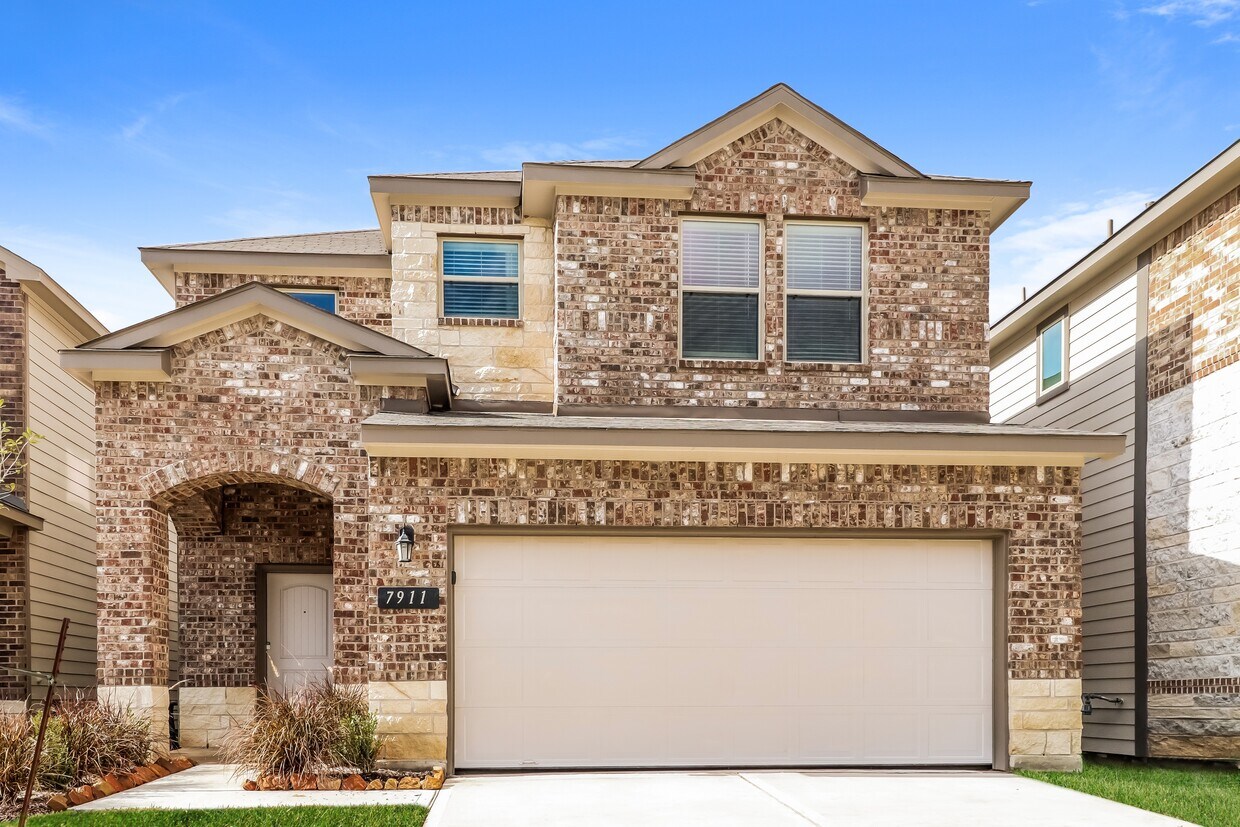 Foto principal - 7911 Fijian Cypress Dr