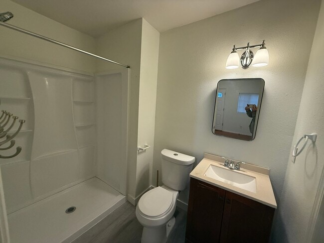 Building Photo - Single Level House- Rent Ready