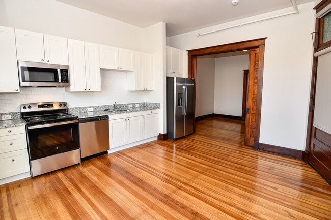 Foto del edificio - 32 W Main St