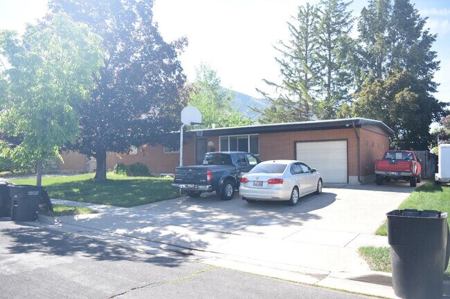 Building Photo - 1454 E 800 N