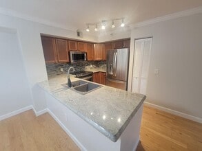 Building Photo - 180 Yacht Club Way