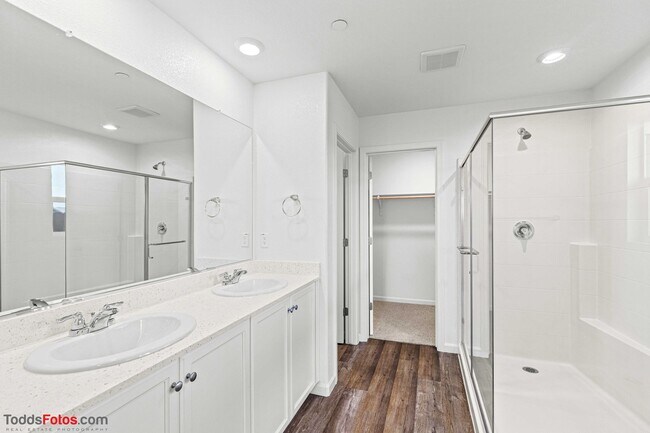 Foto del edificio - **** MOVE IN SPECIAL- 1/2 OFF FIRST MONTH RENT ****