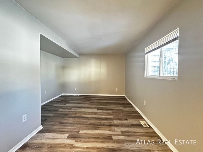 Building Photo - Nicely updated unit nestled in the foothil...