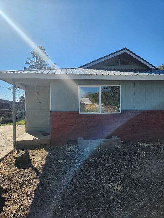 Building Photo - d1606