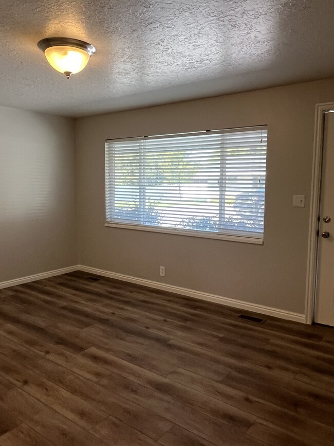 Livingroom - 871 N 400 E