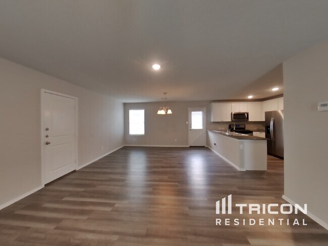 Building Photo - 102 Elizondo Way