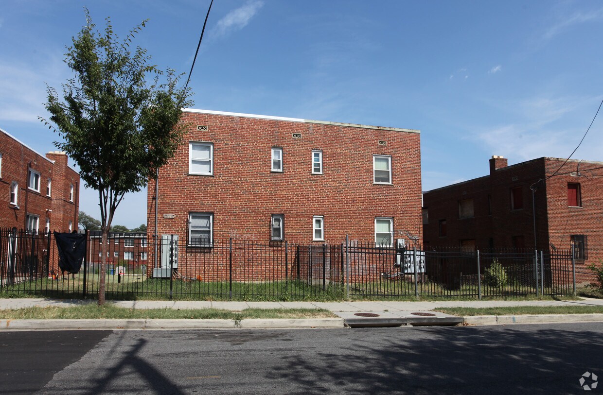 Building Photo - 4248-4250 6th St SE