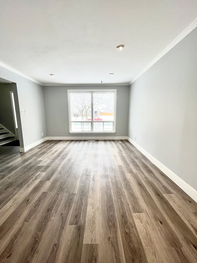 Building Photo - 95 Leaside Dr