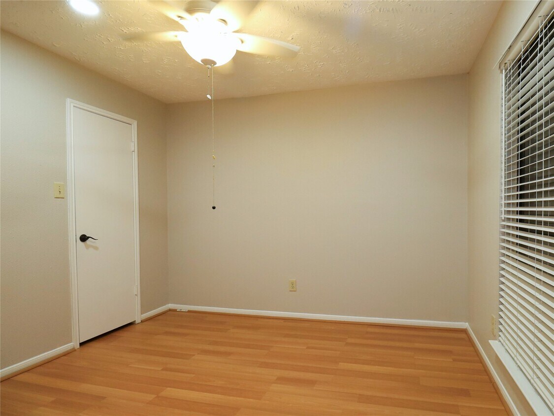 Building Photo - 3413 Benfield Dr