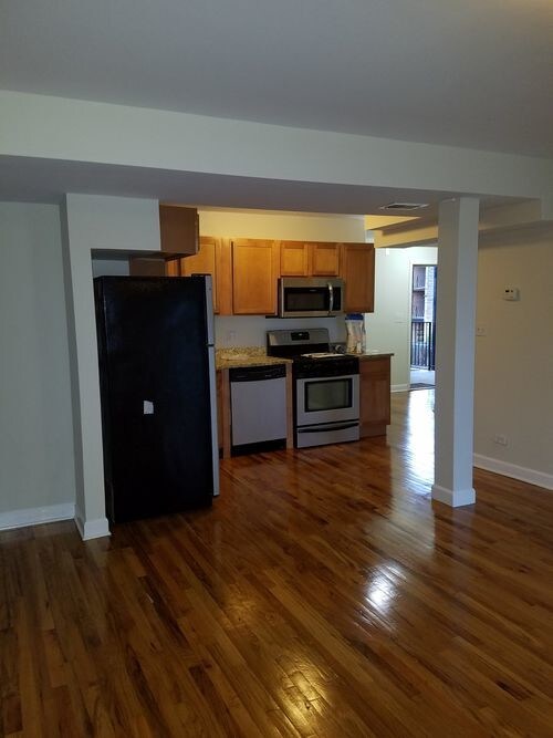 Foto del edificio - 6414 N Ridge Blvd