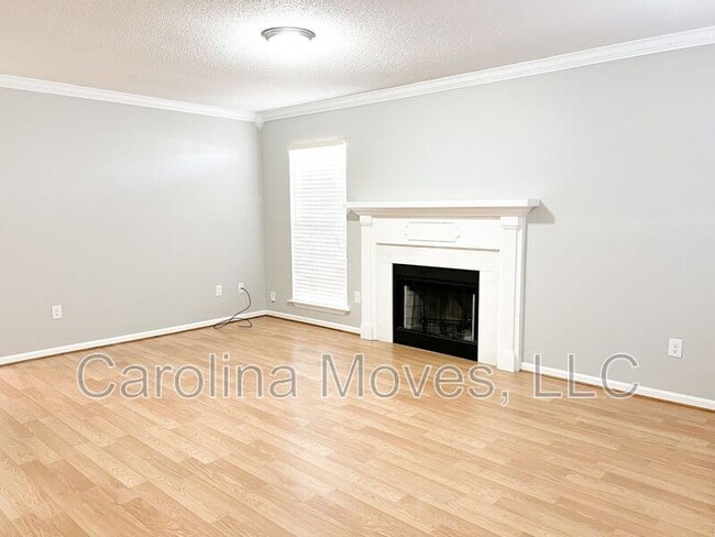 Building Photo - 105 Riverside Chase Cir