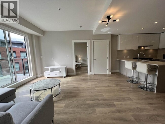 Building Photo - 3588 Sawmill Cres