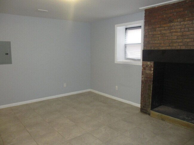 Building Photo - 585 Bramhall Ave