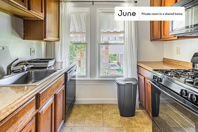 Foto del edificio - Room in Shared 6 bed/3 bath home in Brookland