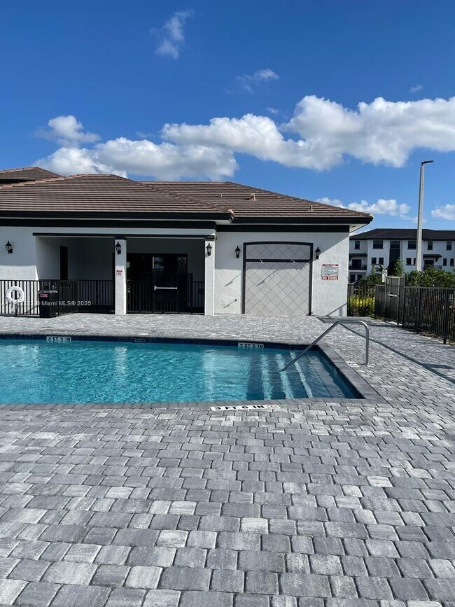 Foto del edificio - 15600 SW 136th St