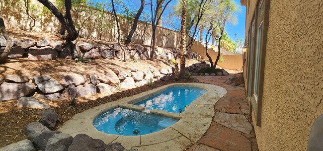 Foto del edificio - 5 BDR/ 4.5 BTH, Triple Master Home includi...