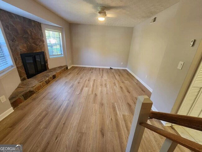 Building Photo - 2324 Joncie Ct NW