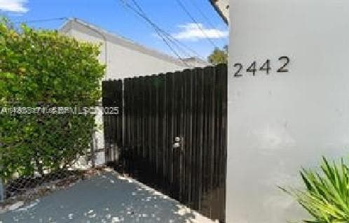 Foto del edificio - 2442 SW 3rd St