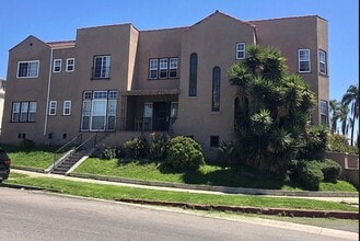 Building Photo - 2616 Edgehill Dr