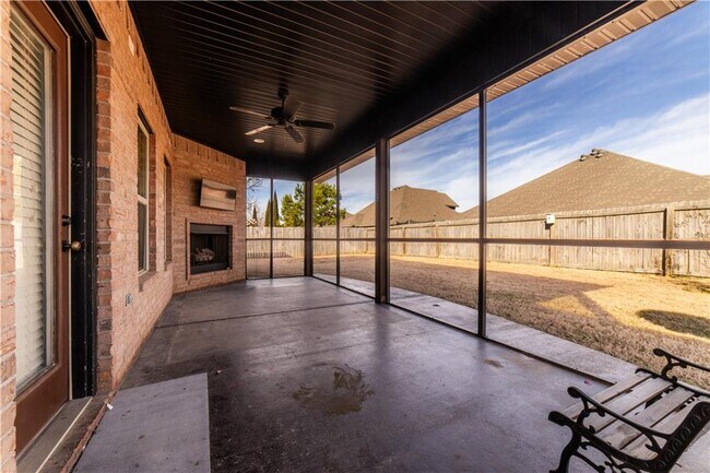 Foto del edificio - 6101 W Woodbine Dr