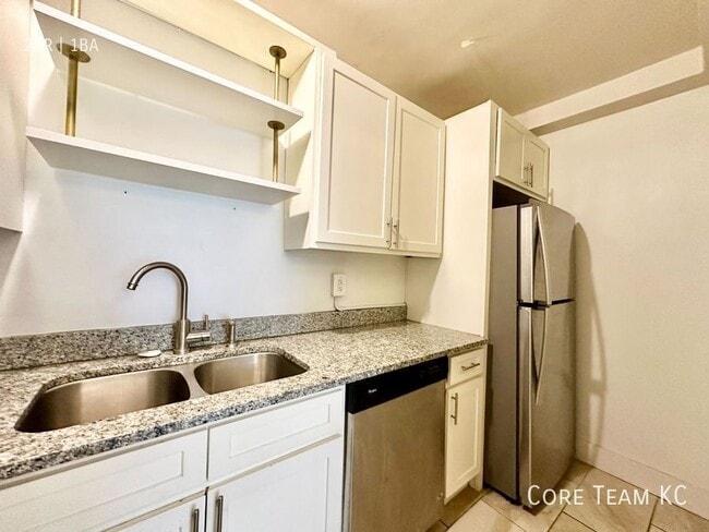 Foto del edificio - 710 W 48th St