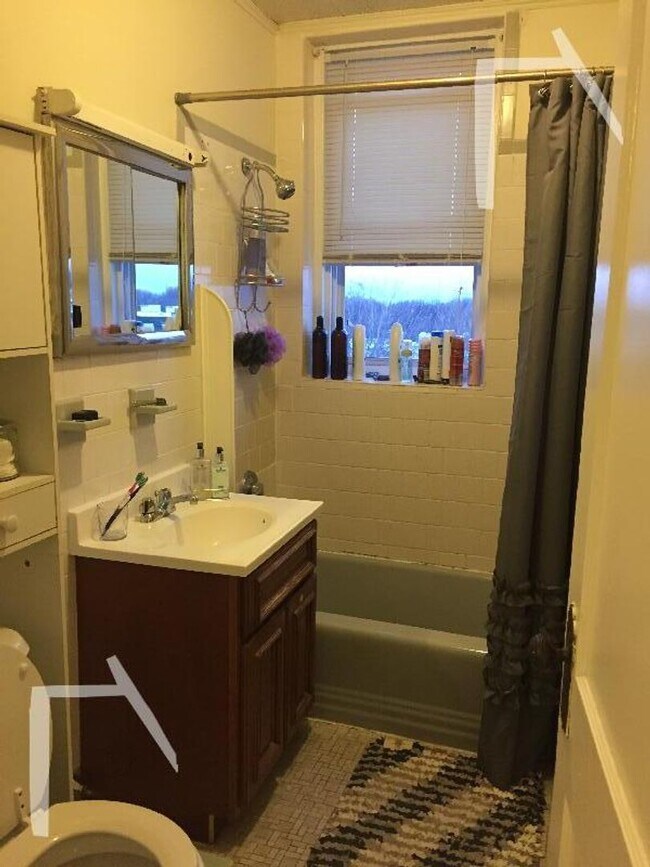 Foto del edificio - No brokers Fee, No Security Deposit, Heat,...