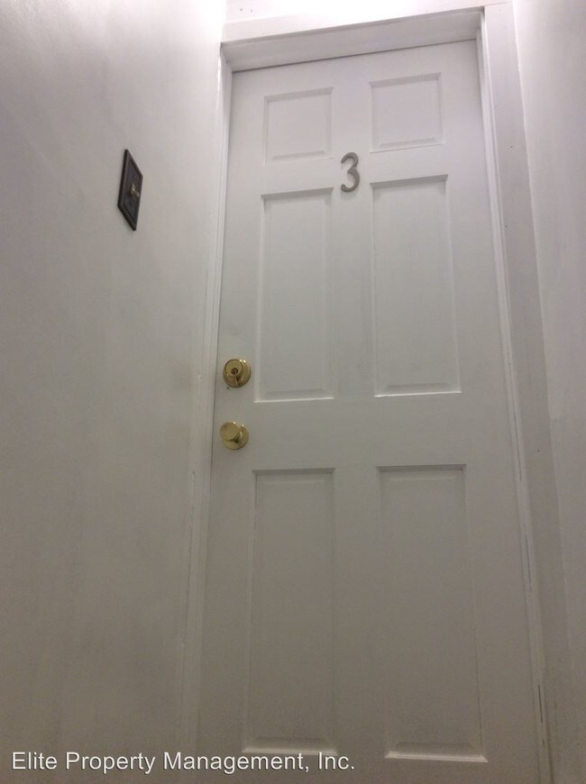 Building Photo - 2 br, 1 bath House - 700 W King St. Apt. 3