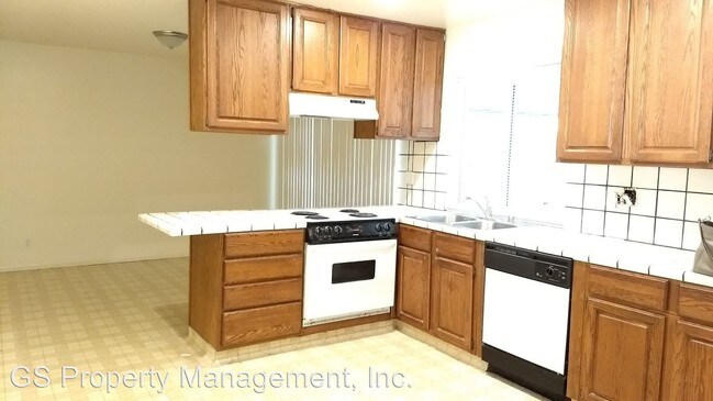 Building Photo - 6063 Pineland Ave