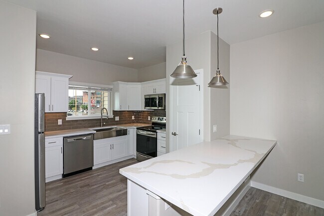 Kitchen - 1026 Belford Ave