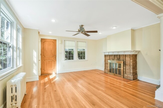 Building Photo - 806 Pelhamdale Ave